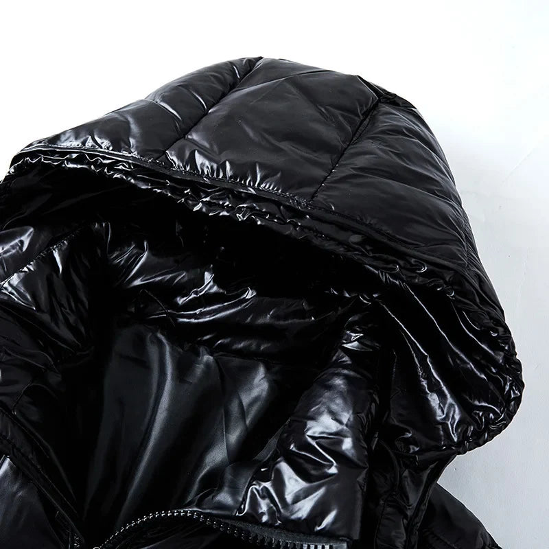 Doudoune Noire Brillante à Capuche