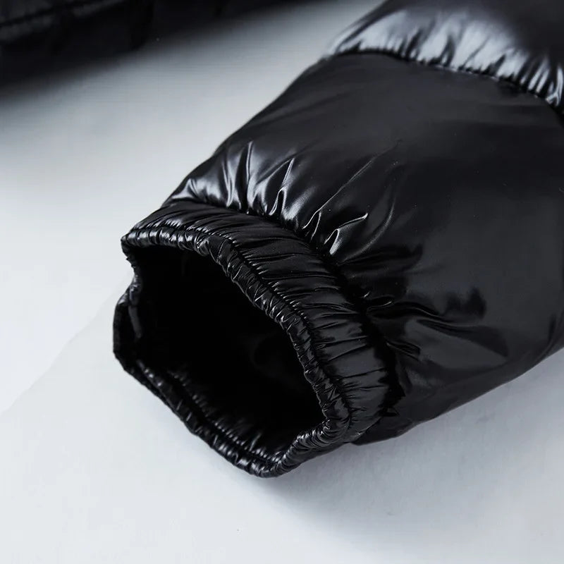 Doudoune Noire Brillante à Capuche
